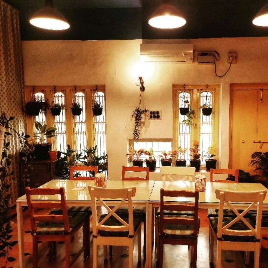 The long table under hanging plants at Verandah